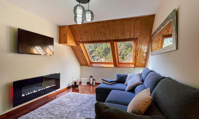 Canfranc-Estacion Apartamento | Magnífico Ático Duplex con vistas a la montaña