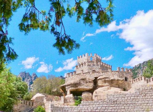 La Cabrera Chalet De Esquí | Magnífico Castillo privado, elevado en la roca