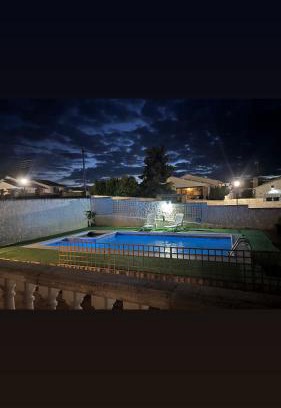 Aldea del Fresno Chalet De Esquí | Magnífico chalet con piscina privada y vistas impresionantes