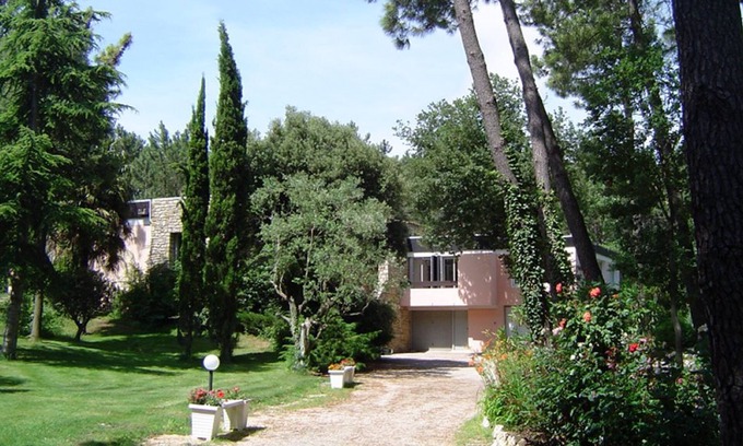 Saint-Paul-Trois-Chateaux Villa | Casa de arquitecto y gran piscina en una hermosa propiedad en el Drome de Provenza