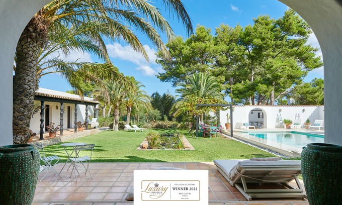 San Antonio Bay Villa | Magnifica villa grande y encantadora cerca de la playa