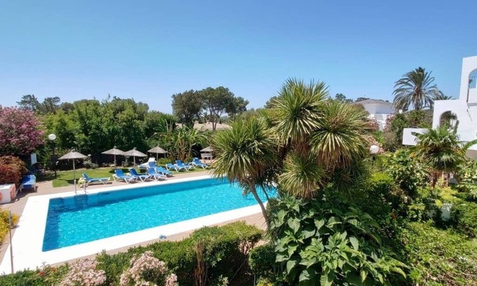 Pueblo Nuevo Condominio | Magnigico dúplex en urb. Jardines de Sotogrande.