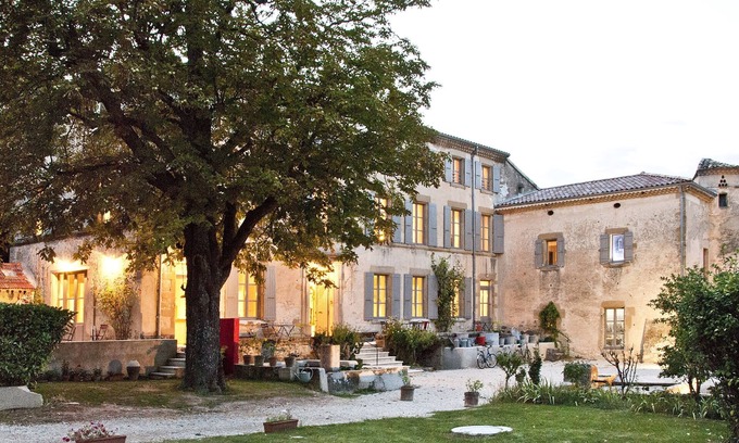 Montmeyran Casa | Magnificent 19th century building with swimming pool