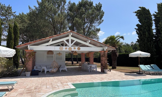 Linxe Casa | Magnificent 300 m2 property with swimming pool, SPA and outbuildings on 14,000 m2.