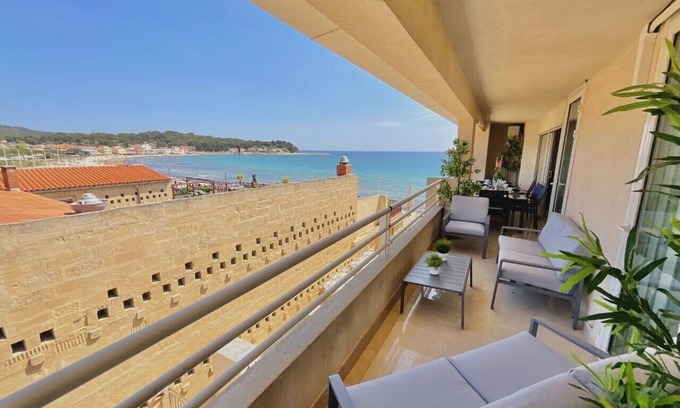 Les Sablettes Apartamento | Magnificent 85m ² With Balcony/In Front Of Sea