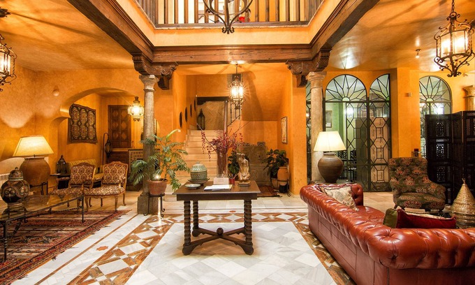 San Pedro Casa | Magnifica y amplia casa morisca de 1525 en el barrio del Albaicín.