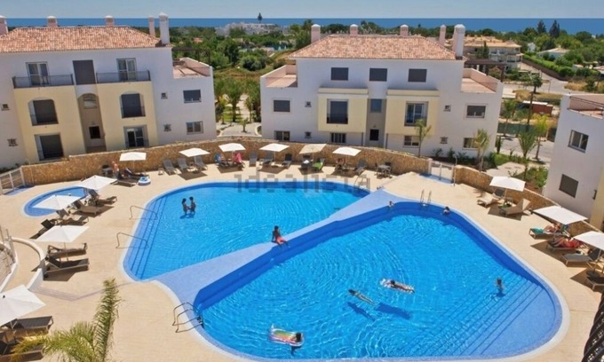 Canada Apartamento | Magnificent apartment located in a condominium with swimming pool and gardens