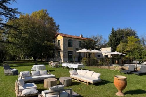 Le Thor Casa | Magnificent Bourgeois House Renovated with Elegance and Art Deco Style
