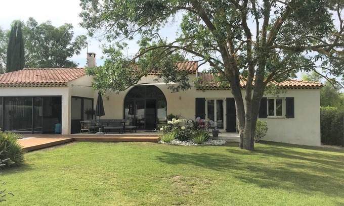 Cabries Villa | Hermosa villa de estilo moderno en una zona verde