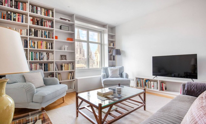 El Born Apartamento | Magnificent El Born 2BR, Great Views, by Blueground