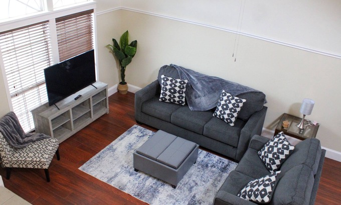 South Arlington Casa | Magnificent Home Cozy delight w/King Size Bed