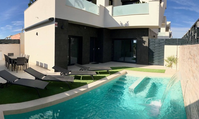 Benijofar Villa | Magnífica villa moderna con jacuzzi privado climatizado con vistas a la montaña