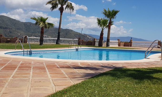 Velilla-Taramay Casa | Magnífica propiedad con vistas al mar y a la montaña, a 300 metros de la playa.