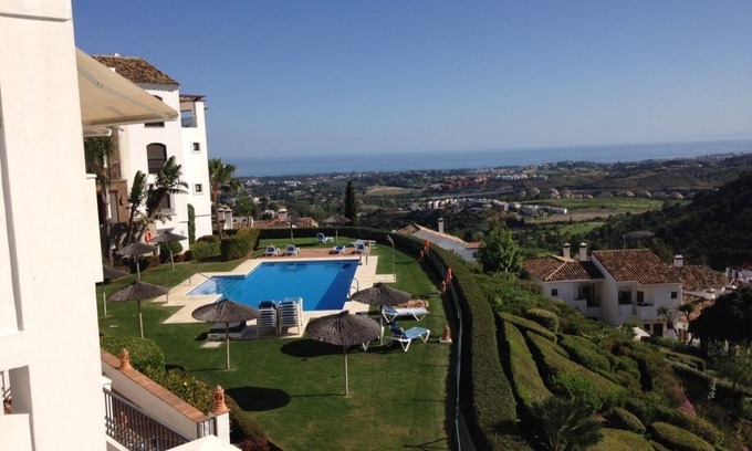 Benahavis Apartamento | Magnífica vista al mar - Los Arqueros Golf cerca de Puerto Banús