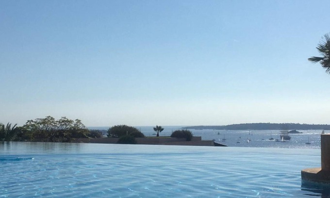 La Croix des Gardes Apartamento | Magnificent sea view with swimming pool and parking