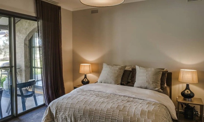 Seymour Casa | Magnificent Serene Country Retreat