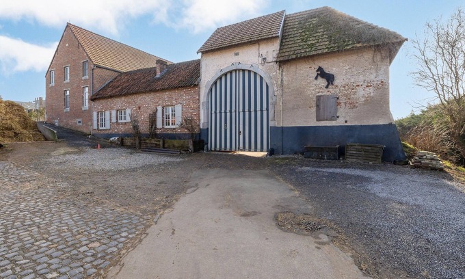 Velm Casa | Magnificent square farm in the beautiful blossom region