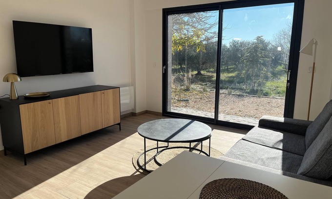 Eguilles Apartamento | Magnificent T2 Furnished House