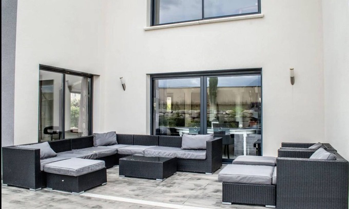 Villette-dʼAnthon Villa | ♥️ MAGNIFICENT VILLA +260 M2 SWIMMING POOL PARKING