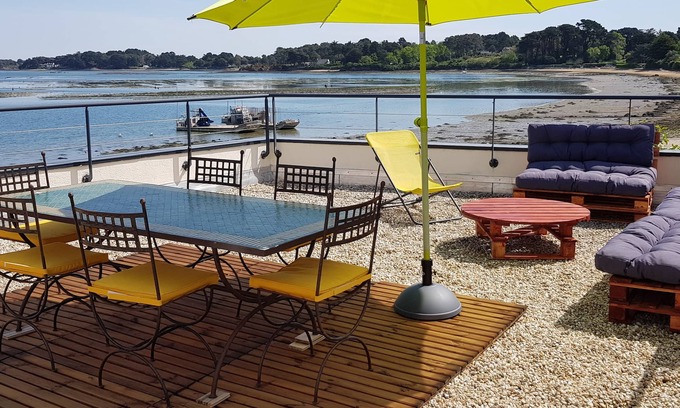 Sarzeau Casa | Casa 5 + 1 dormitorios en el puerto de Logeo, pies en el agua