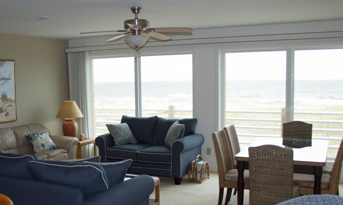 Kure Beach Cabaña | Magníficas vistas de esta cabaña frente al mar de 4 dormitorios y 3 baños