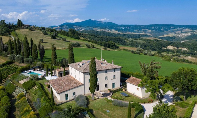 Il Poggio Villa | Magnificent villa in Val D'Orcia