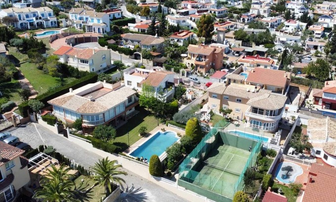 Peniscola Villa | Magnifico chalet en Peñiscola, gran piscina, pista de padel, Wifi,