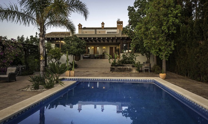 El Beal Casa | Magnífica Villa con jardin y piscina, vistas al campo golf y amigo de mascotas.