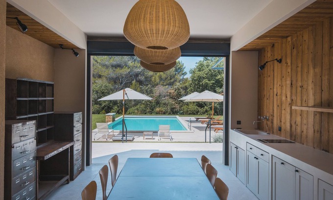 Menerbes Casa | Magnificent villa with swimming pool in Ménerbes, Picasso's adopted village.