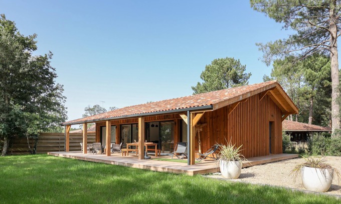 Leon Villa | Magnificent villa with garden not overlooked