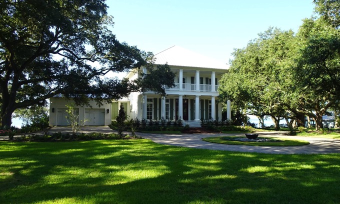Ocean Springs Casa | Magnificent Waterfront Property!
