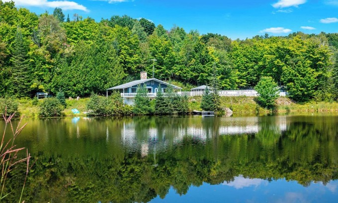Sainte-Ann-des-Lacs Chalet De Esquí | Magnifique Chalet - Bord DE LAC ET Piscine