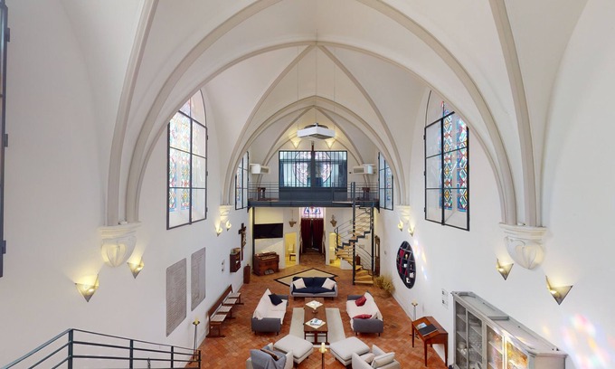 Montargis Casa | Magnifique Chapelle Entièrement Rénovée en Cœur de Ville Pour 8 Personnes