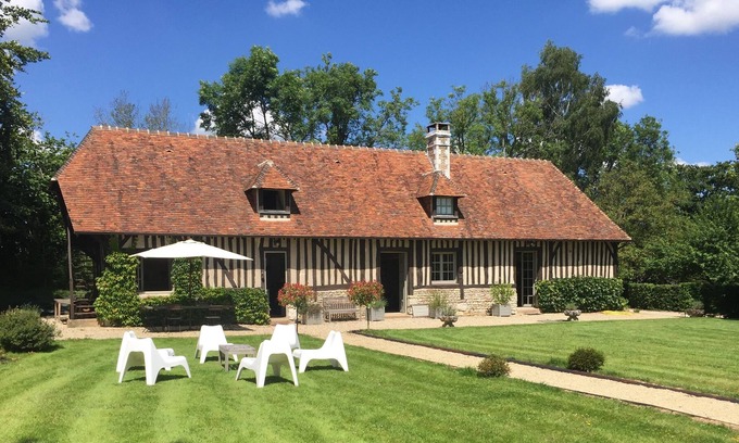 Glos Casa | Magnifique Longère du Xviiième, Charme et Calme Absolu, au Milieu des Champs