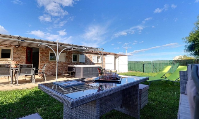 Le Luc Casa | Magnifique Maison Avec Jardin et Jacuzzi