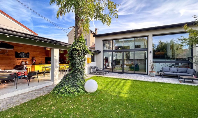 Colombes Villa | Magnifique Maison Familiale - Idéalement Située Pour les JO 2024