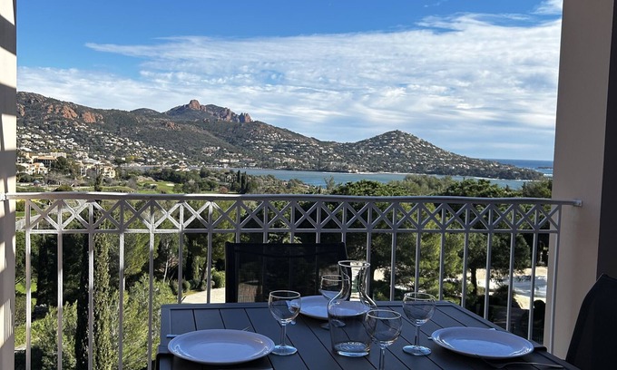 Le Dramont Apartamento | Magnifique Studio Terrasse vue mer Idéal Climatisation
