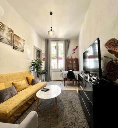 Les Arceaux Apartamento | Magnifique T3 au Centre Ville - Immeuble particulier