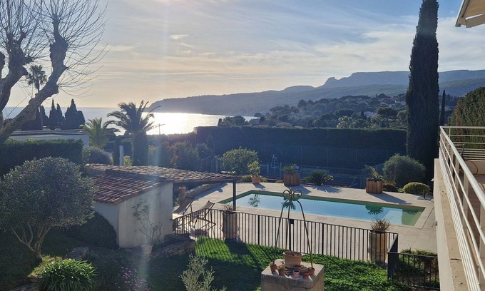 Cassis Villa | Magnifique Villa de Vacances en Famille au Bord de la mer à Cassis