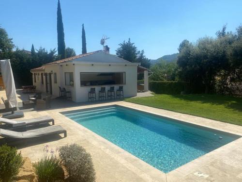 Le Beausset Villa | Magnifique Villa Le Sud Climatisée à 10 mn des Plages avec Piscine pour 6 Personnes Classée 4 Etoiles à Le Beausset