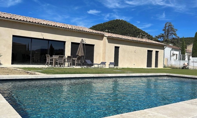 Seguret Villa | Magnifique Villa Neuve Avec vue sur les Dentelles de Montmirail!
