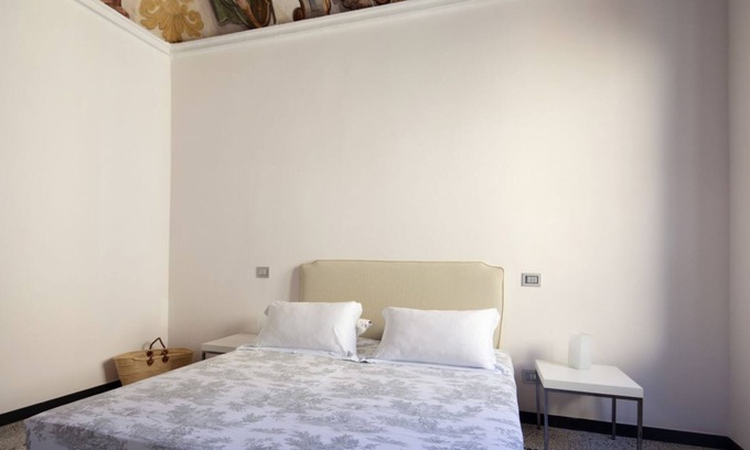 Lerici Apartamento | Magnolia Apartment · Historic Seaview Apart. with free Priv. Parking