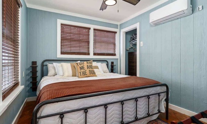 Smithville Casa | Magnolia Bottoms – A Dog’s Paradise (People Welcome, Too!)