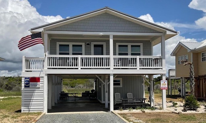 Holden Beach Casa | Magnolia Cottage