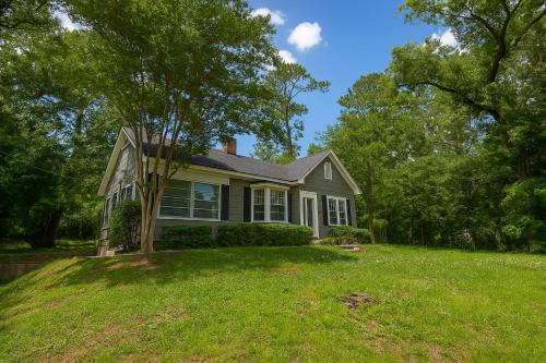 Meridian Casa | Magnolia Hill Vacation Home Rental in Meridian Mississippi Poplar Springs Historic District