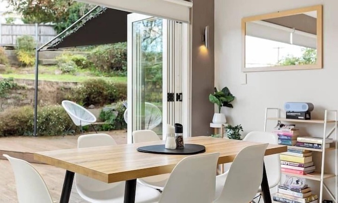 West Launceston Casa | Magnolia House: Near the Cataract Gorge & Parking