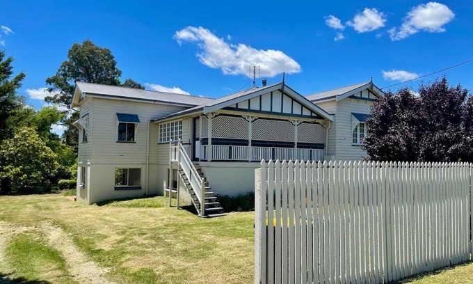 Stanthorpe Casa | MAGNOLIA HOUSE ON THE CREEK - STANTHORPE