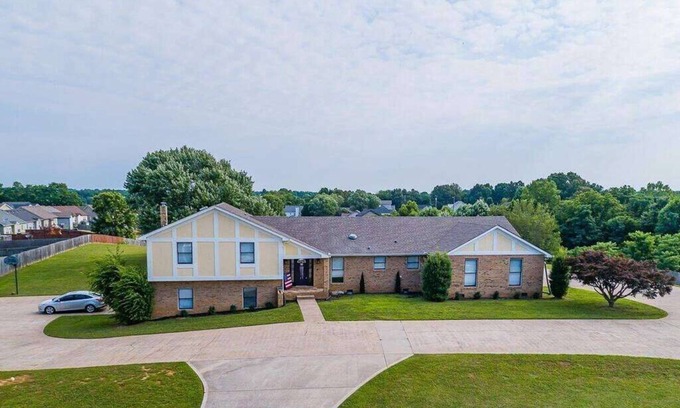 Clarksville Casa | Magnolia Summary: Hil