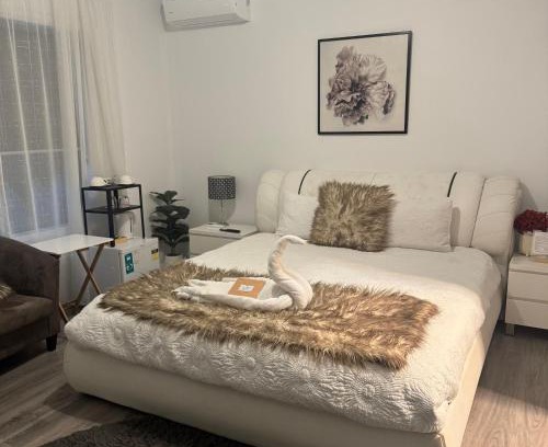 Truganina Casa | Mahzan Master Bedroom Ensuite