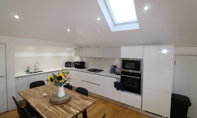 Maidenhead Apartamento | Maidenhead Stylish Top Floor Three Bedroom Apartment